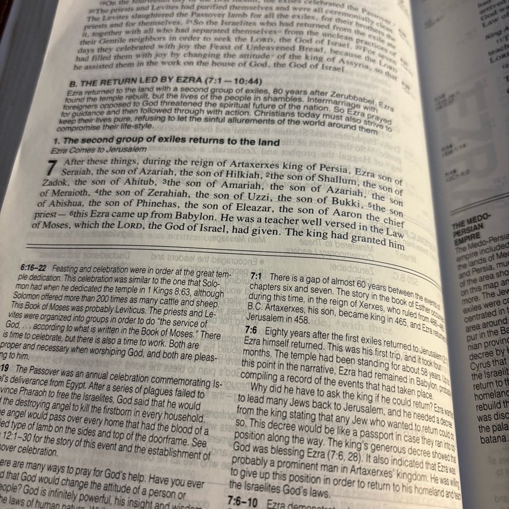 Life Application STUDY BIBLE NIV European Duo-tone Leather Zondervan 2005 - Picture 3 of 5